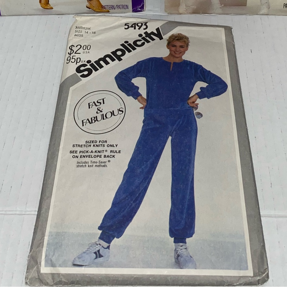 * Vintage Sewing Patterns Set athletic outfits 1980 vintage cut fits med & small - Picture 4 of 6